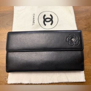 CHANEL Black Leather Key Holder with Camellia Accent